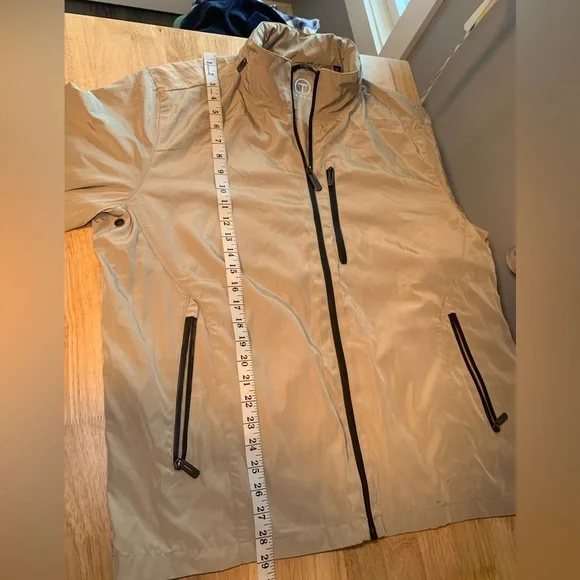 Tumi Men’s Rain Jacket Size XL Beige Color